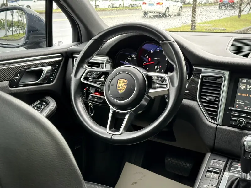 Porsche Macan 2.0 T — фото 9