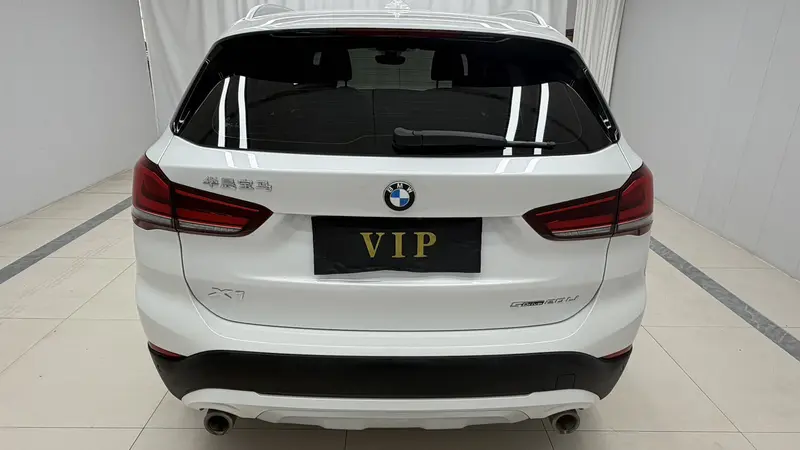 BMW X1 sDrive20Li стиль — фото 5