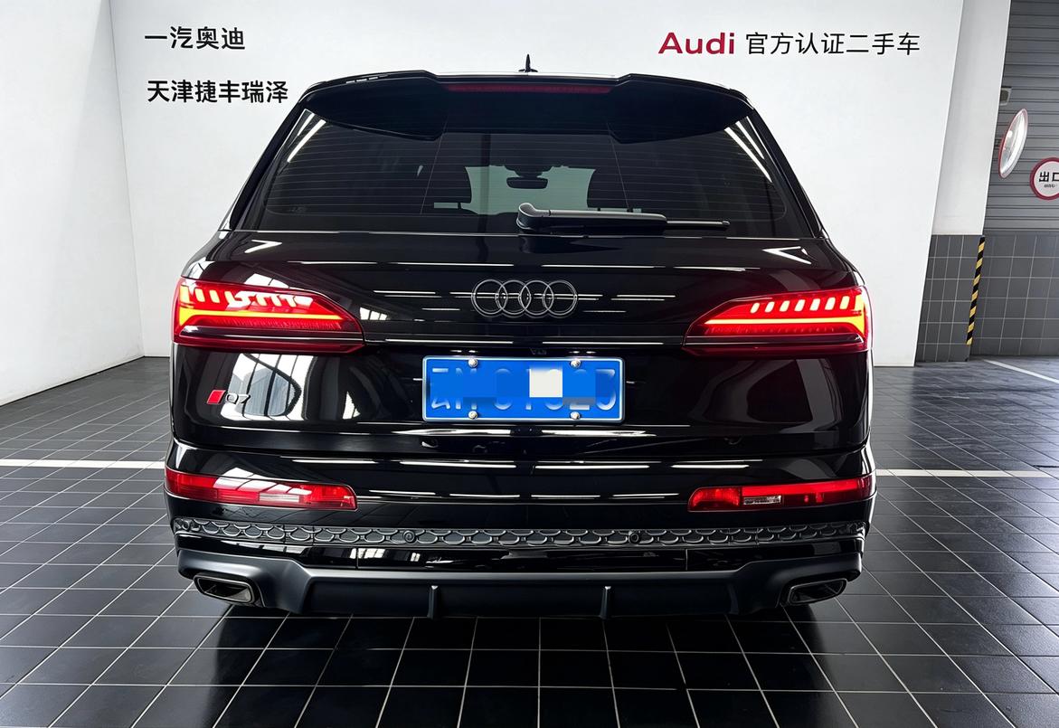 Audi Q7: фотография 7 из 17