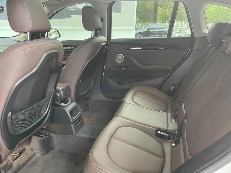 BMW X1 sDrive20Li стиль — фото 10