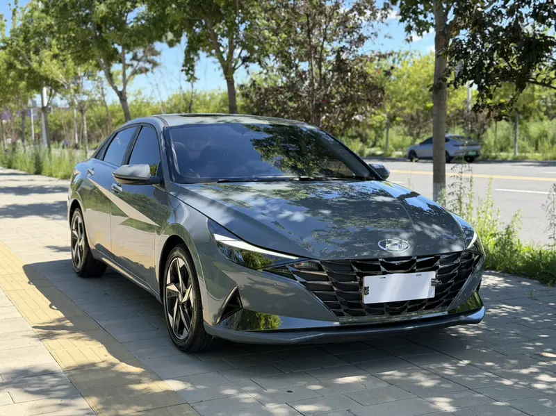 Hyundai Elantra — фото 3