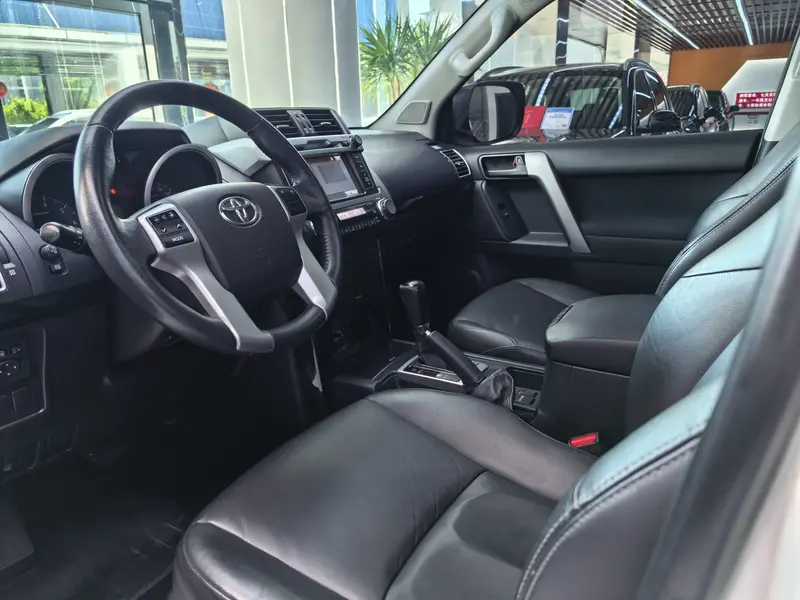 Toyota Prado — фото 11
