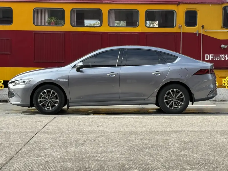 BYD Qin PLUS DM-i 55 KM Premium — фото 3