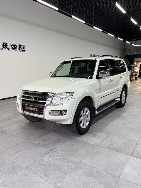 Mitsubishi Pajero (Import)