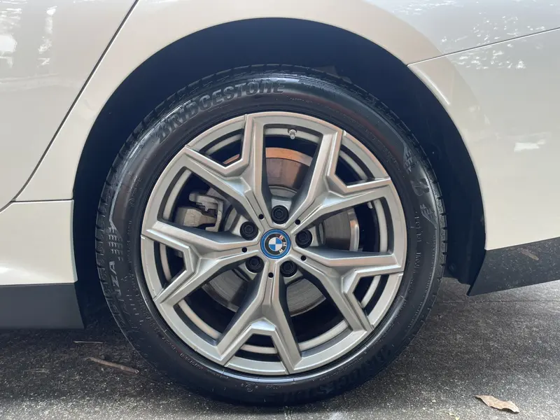 BMW i3 eDrive35L — фото 8