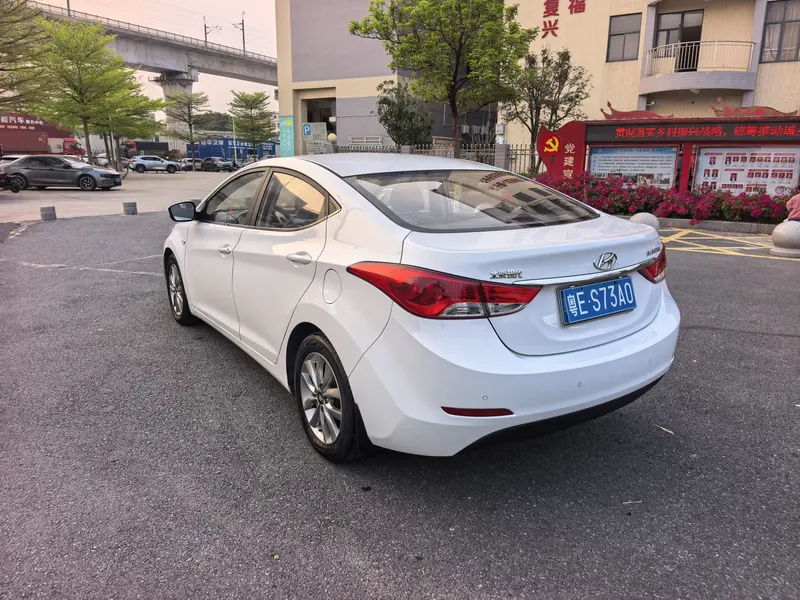 Hyundai Elantra — фото 4