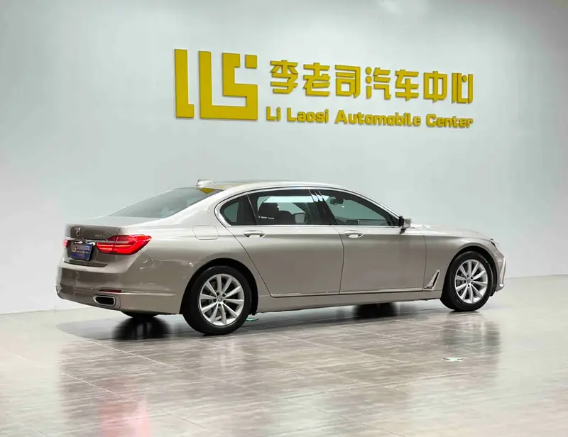 BMW 7 Series 730Li продвинутая — фото 6