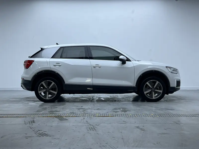 Audi Q2L e-tron — фото 8