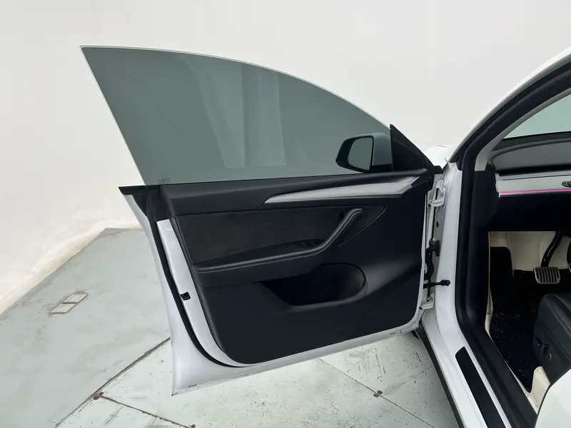 Tesla Model Y — фото 19