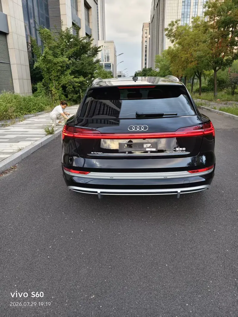 Audi e-tron — фото 3