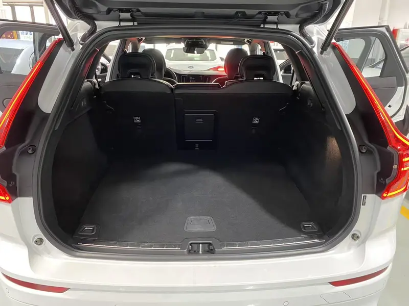 Volvo XC60 — фото 13