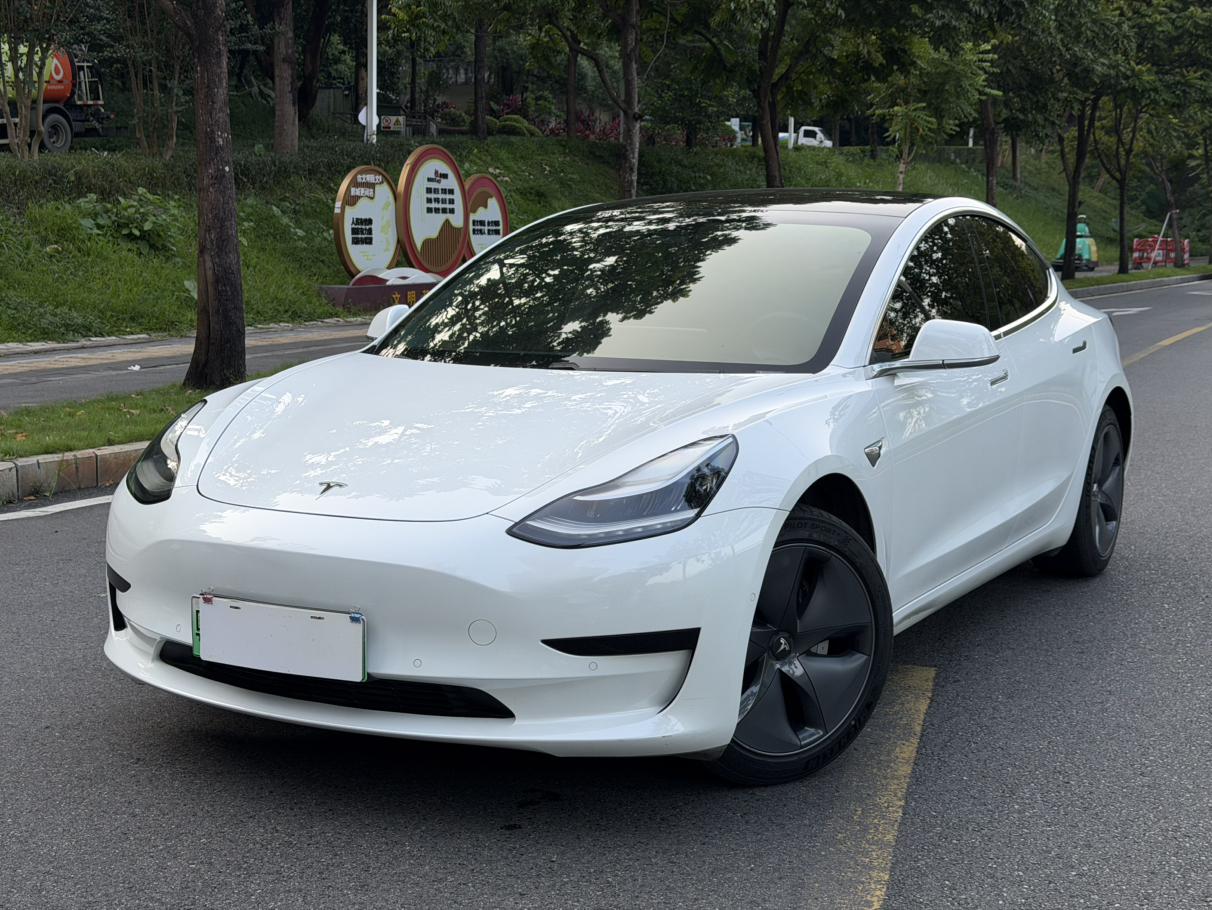 Tesla Model 3: фотография 2 из 9
