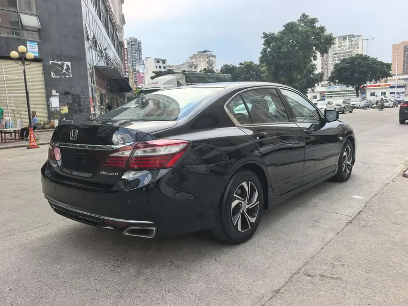 Honda Accord — фото 6
