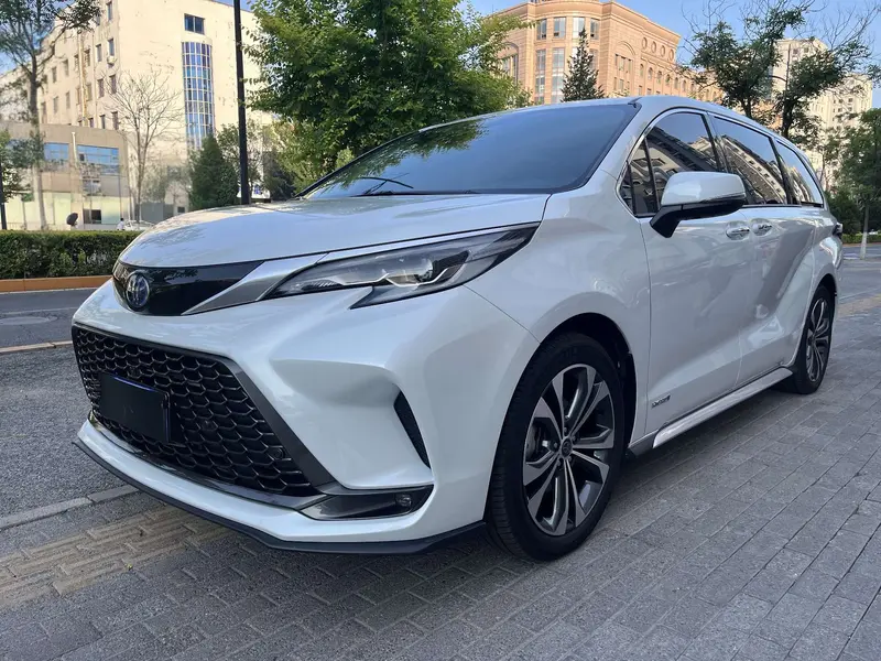 Toyota Granvia — фото 1