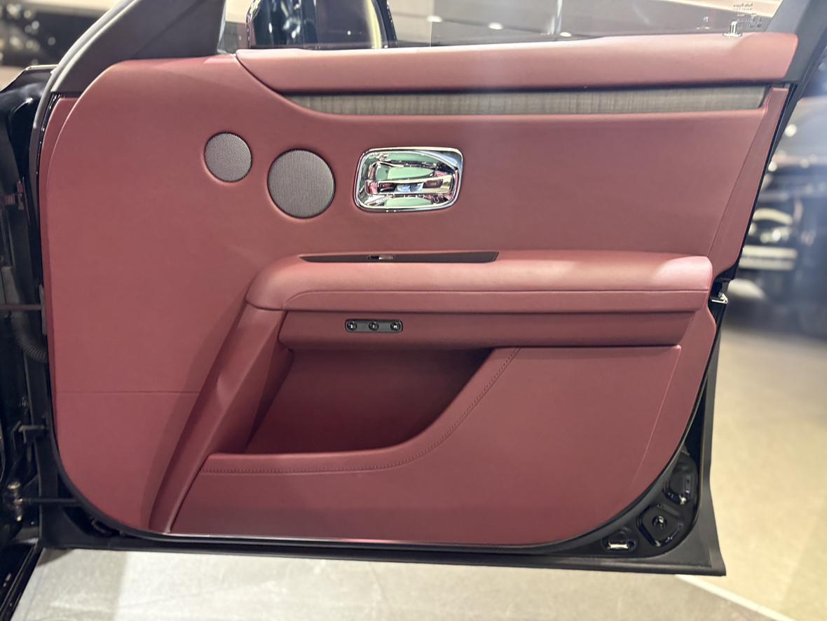 Rolls-Royce Ghost: фотография 23 из 28