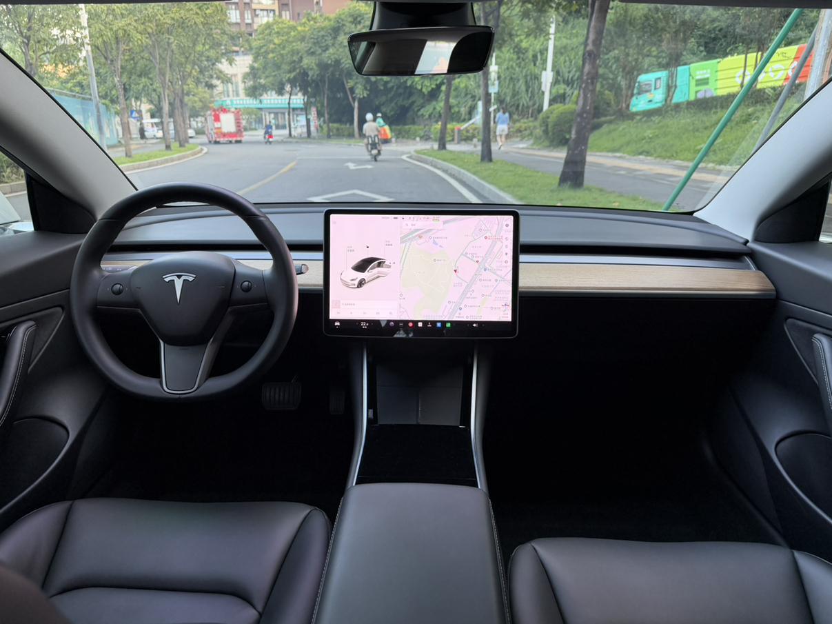 Tesla Model 3: фотография 3 из 9
