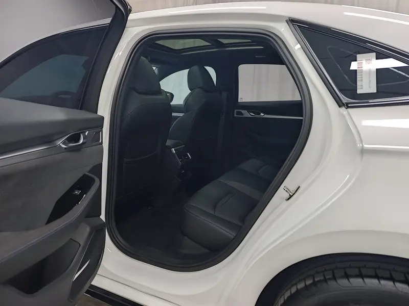 Geely Preface 2.0T — фото 18