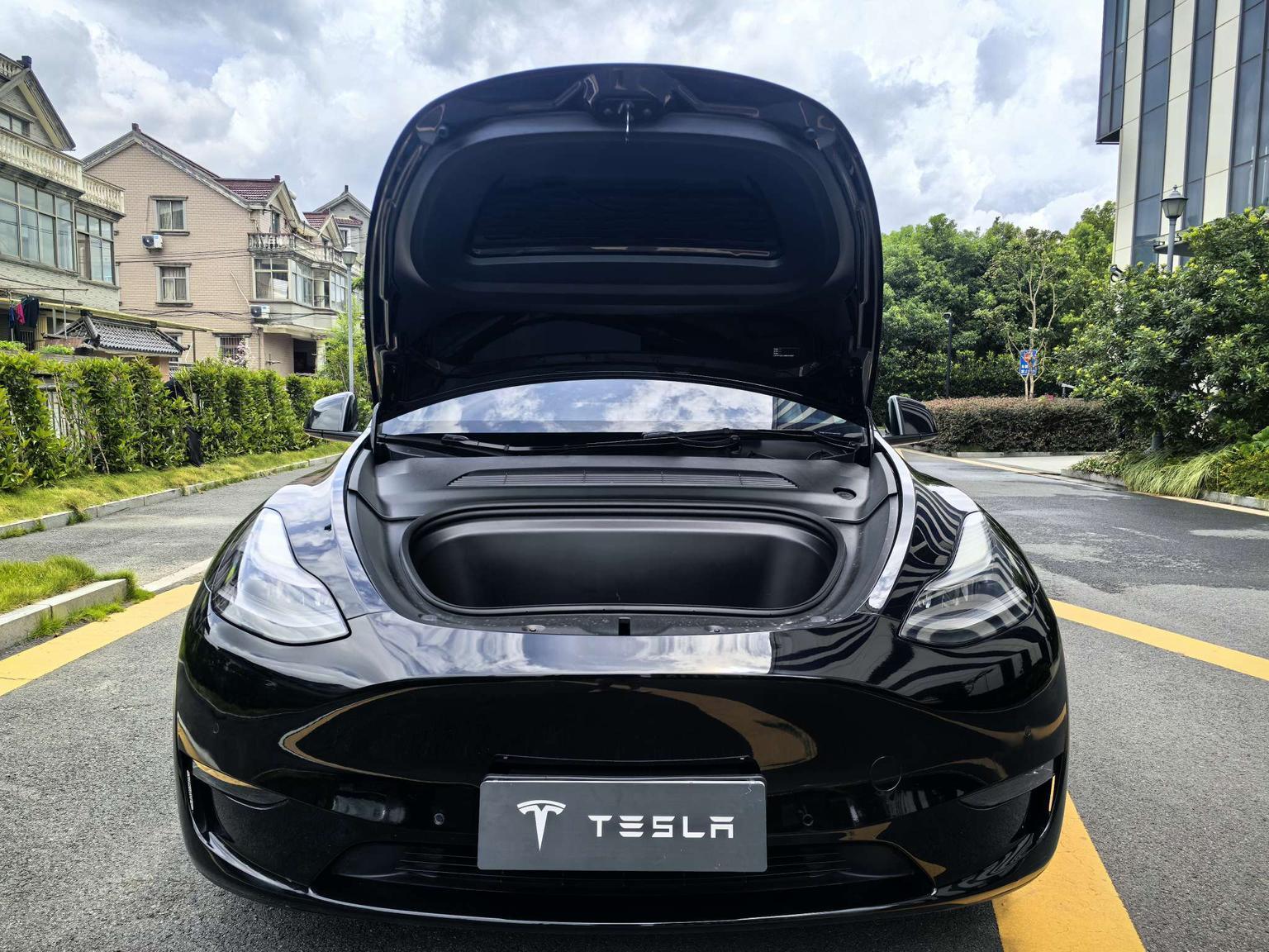 Tesla Model Y: фотография 12 из 18