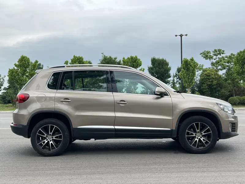 Volkswagen Tiguan — фото 8