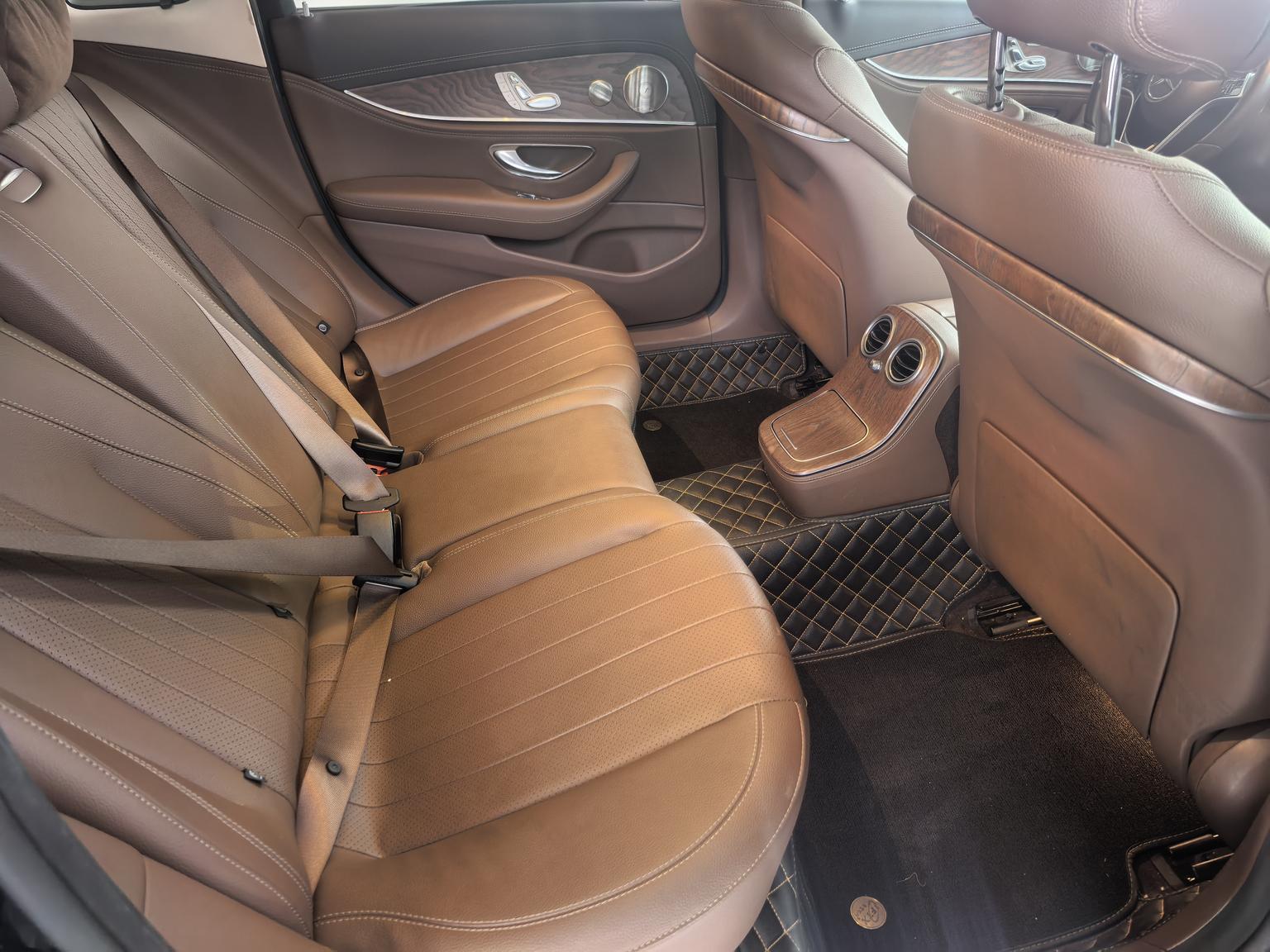 Mercedes-Benz E-Class: фотография 6 из 9