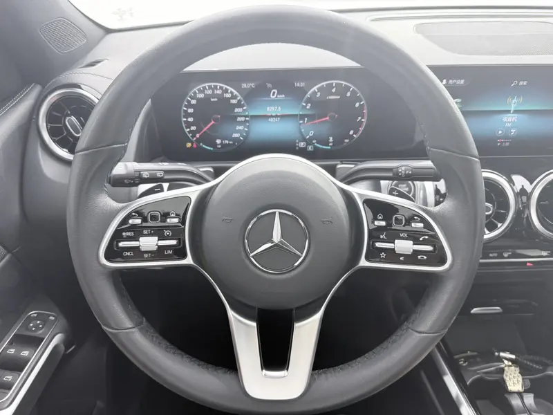 Mercedes-Benz GLB 180 динамик — фото 11