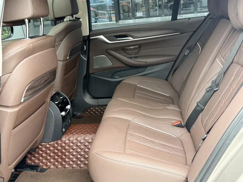 BMW 5 Series — фото 15