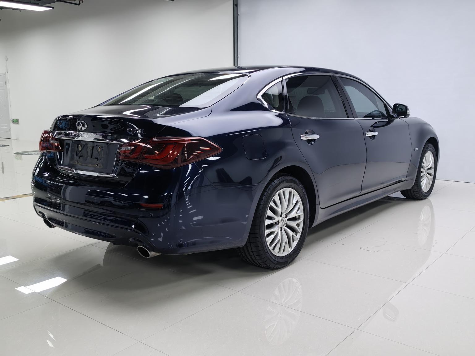 Infiniti Q70: фотография 4 из 14