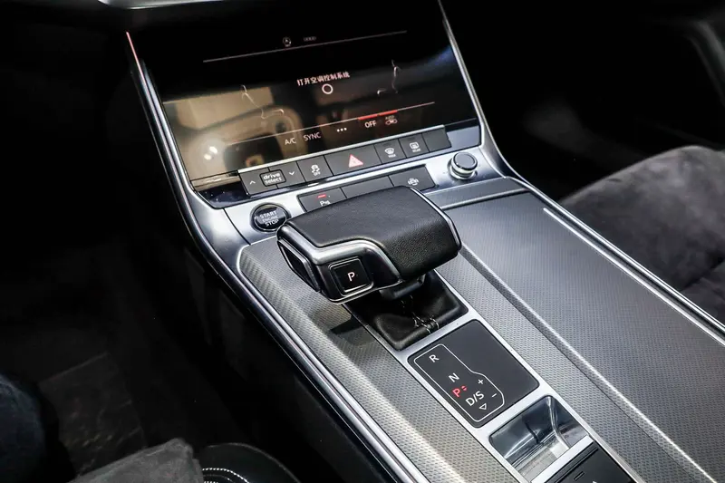 Audi A7L — фото 13