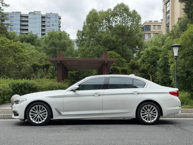 BMW 5 Series — фото 4