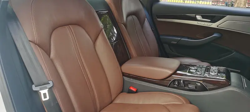 Audi A8 — фото 13