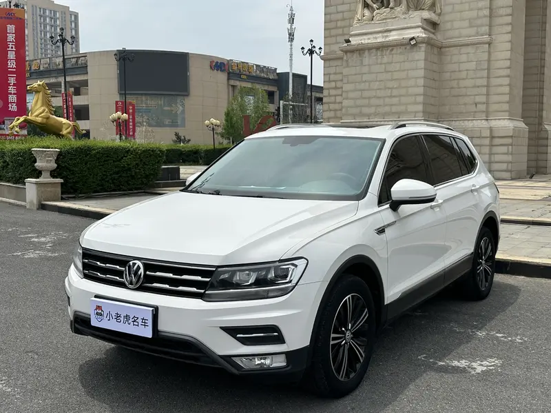 Volkswagen Tiguan L — фото 1