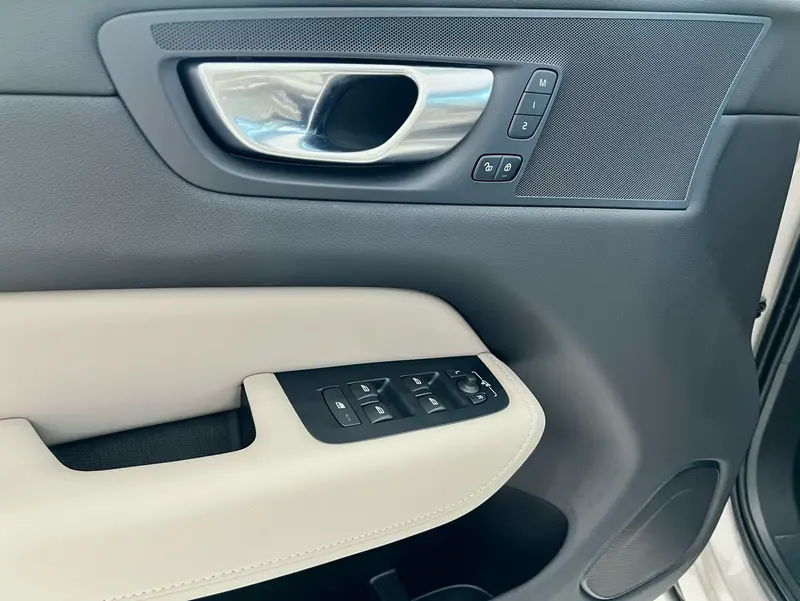 Volvo XC60 — фото 13