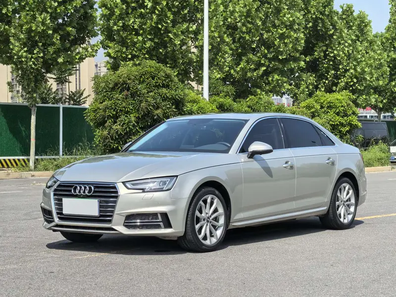 Audi A4L — фото 1