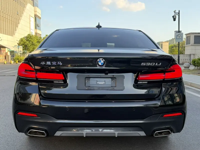 BMW 5 Series — фото 6