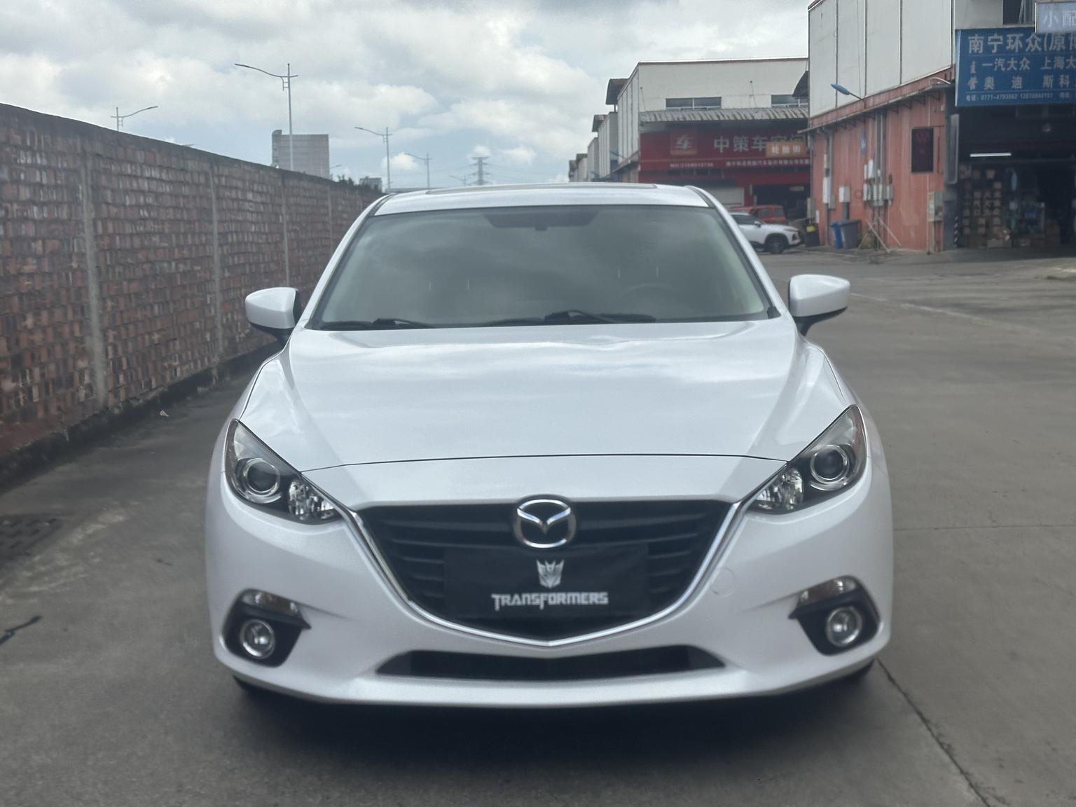 Mazda Mazda3 3 2014 1.5L AT Luxury