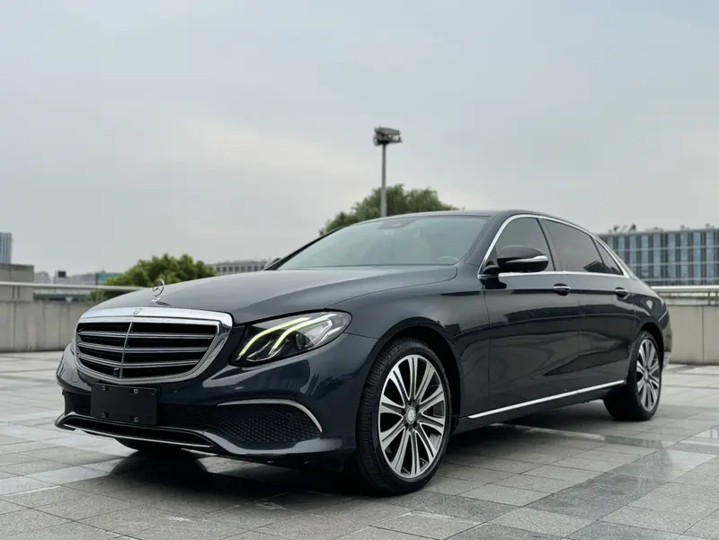Mercedes-Benz E-Class — фото 1