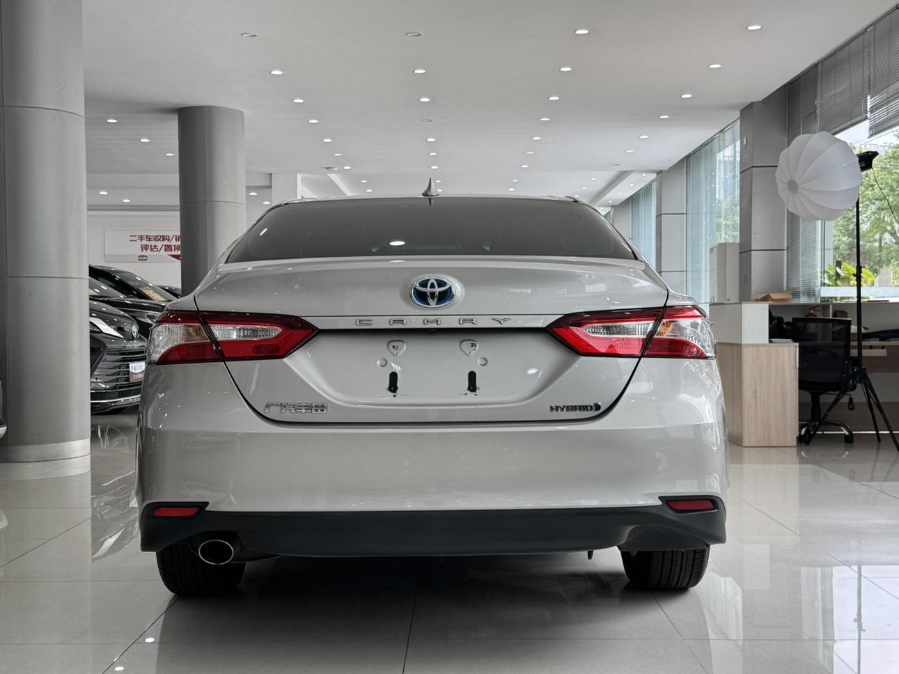 Toyota Camry: фотография 4 из 27