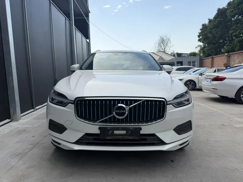 Volvo XC60 T4 — фото 2
