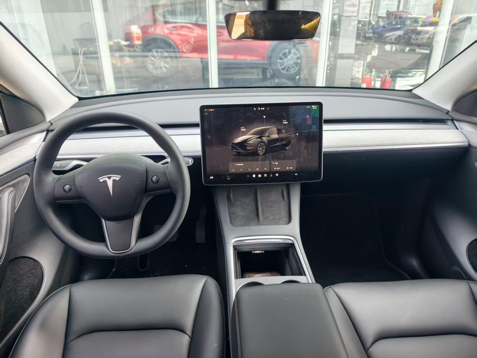 Tesla Model Y: фотография 15 из 15