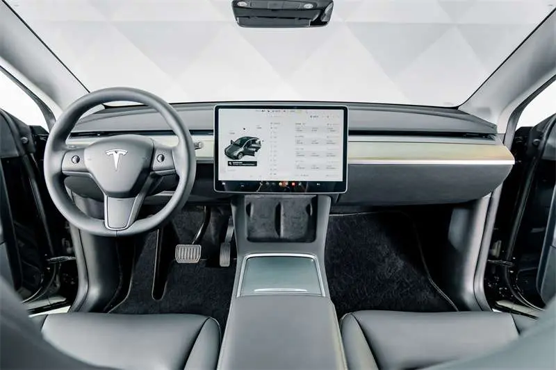 Tesla Model Y — фото 7