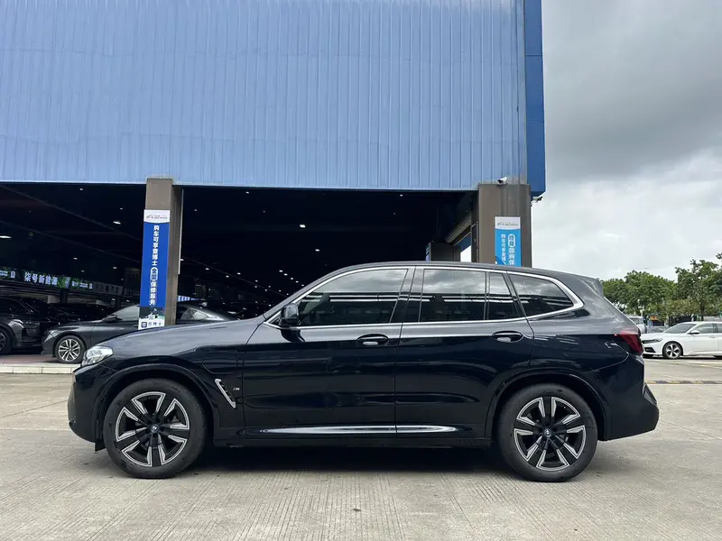 BMW iX3 продвинутая — фото 4