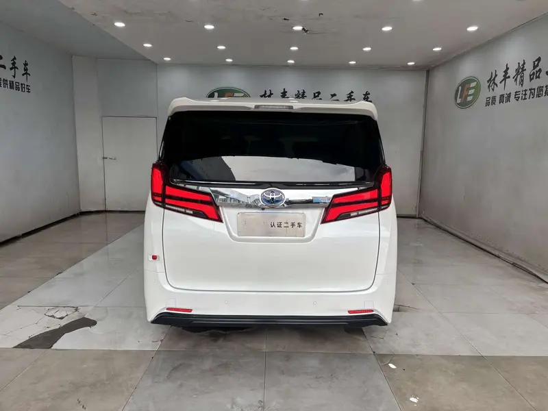 Toyota Alphard — фото 6