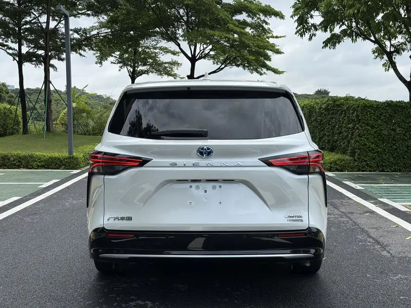 Toyota Sienna — фото 6