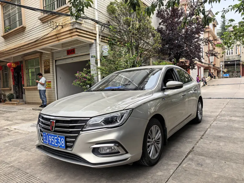 Roewe i5