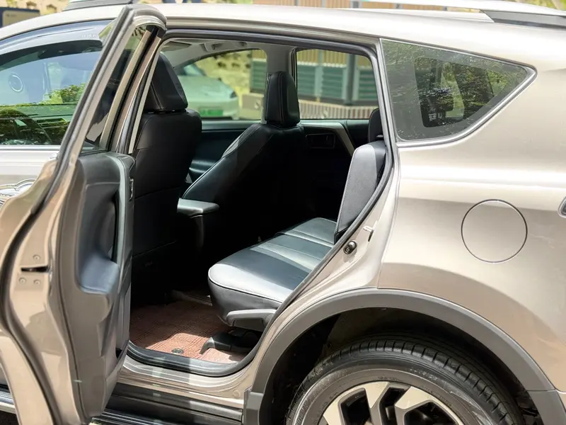 Toyota RAV4 — фото 13
