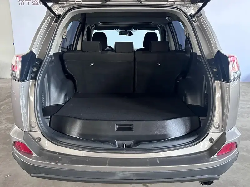 Toyota RAV4 — фото 9