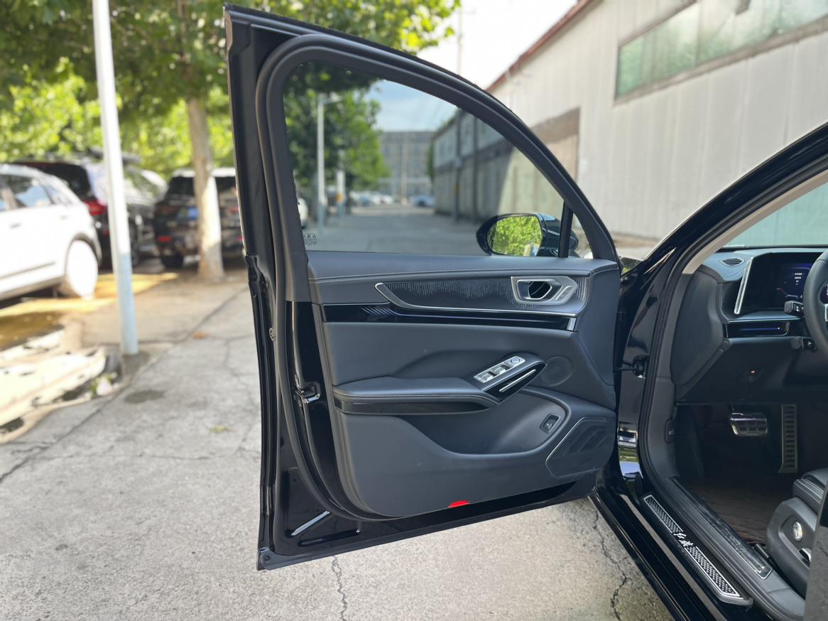 Hongqi H9: фотография 12 из 23