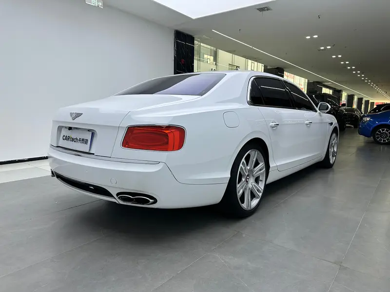 Bentley Flying Spur — фото 6