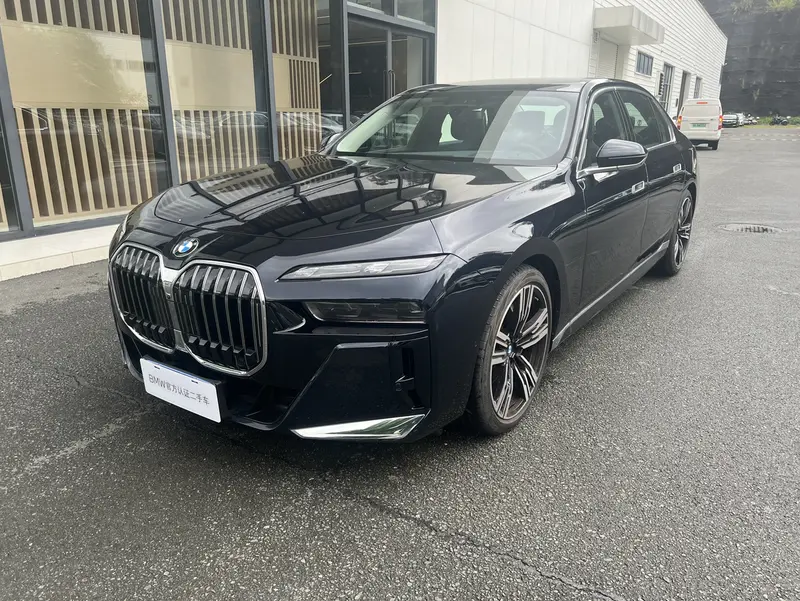 BMW 7 Series — фото 1