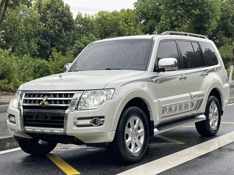 Mitsubishi Pajero (Import)